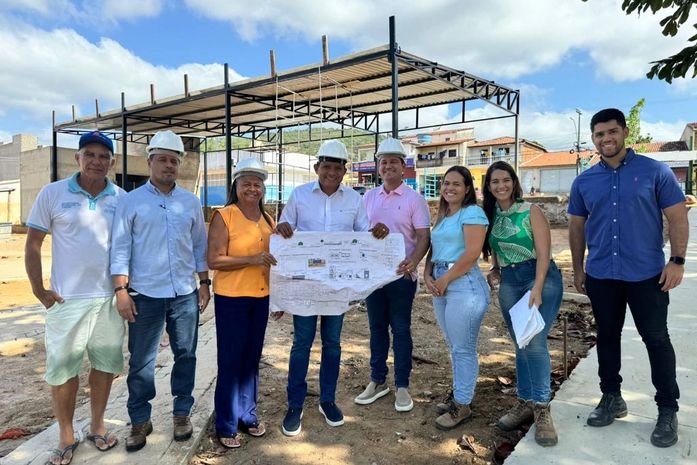 Prefeito Júlio Cezar visita obras de revitalização da Praça Vicente Gomes Targino