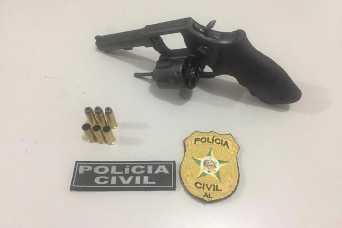 troca de tiros deixa suspeito de cometer assaltos baleado