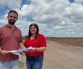 Ziane Costa celebra a construção do maior conjunto habitacional do Sertão de Alagoas em Delmiro Gouveia

