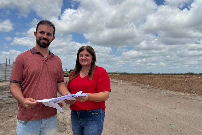 Ziane Costa celebra a construção do maior conjunto habitacional do Sertão de Alagoas em Delmiro Gouveia

