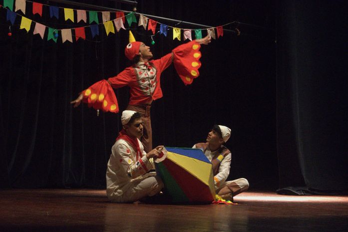"Bandeira de São João" e “Trampolinagens”, espetáculos da Cia de Teatro Mestres da Graça, chegam ao município de Água Branca