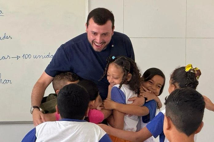 Prefeito de Anadia visita unidades de ensino