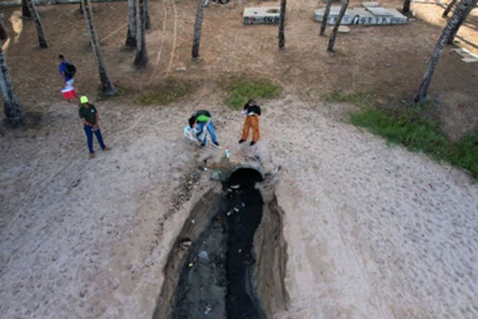 MPF investiga despejo irregular de esgoto no mar da Ponta Verde, em Maceió