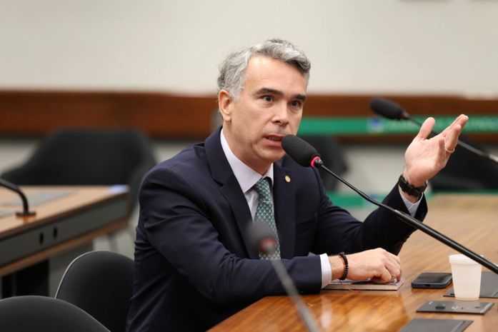 Após cobrança de Rafael Brito, Prefeitura de Maceió anuncia convocação de 800 profissionais para a rede municipal de educação