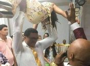 Pastor atira mulher no chão em culto e ela perde o movimento das pernas