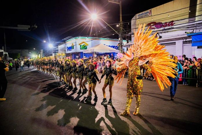 Em clima de festa, Arapiraca celebra seus 100 anos de história com tradicional desfile cívico-militar
