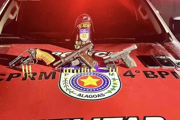 Após denúncia denúncia de ocorrência de disparos, integrantes de facção criminosa são presos na parte alta de Maceió