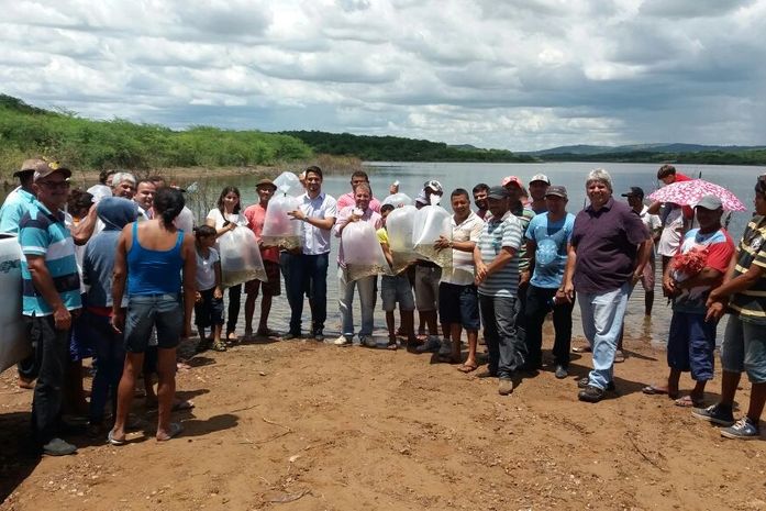 Mata Grande: açude em comunidade rural recebe alevinos