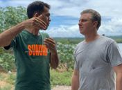 Luciano Huck esteve em Alagoas e visitou favelas na orla lagunar de Maceió