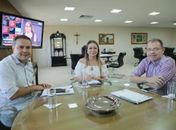 Prefeita de Major Isidoro trata de melhorias com o Governador