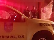 Polícia prende acusado de esfaquear vizinho e agredir mulher da vítima com muleta 