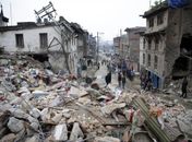 Após terremoto, cidade fica destruída