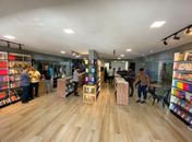 Livraria promove campanha de arrecadação de alimentos e oferece desconto para clientes