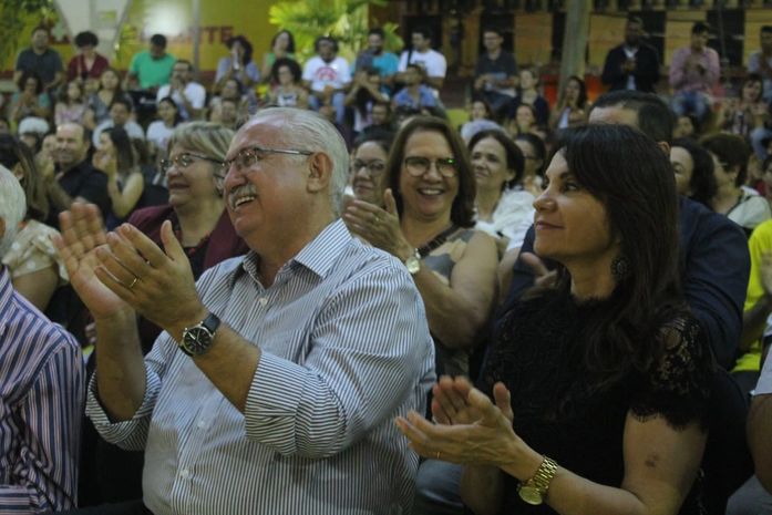 Sob os versos de Jessier Quirino, Teófilo comemora sucesso da Fliara