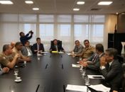 Reunião foi marcada na manhã desta segunda-feira (29)