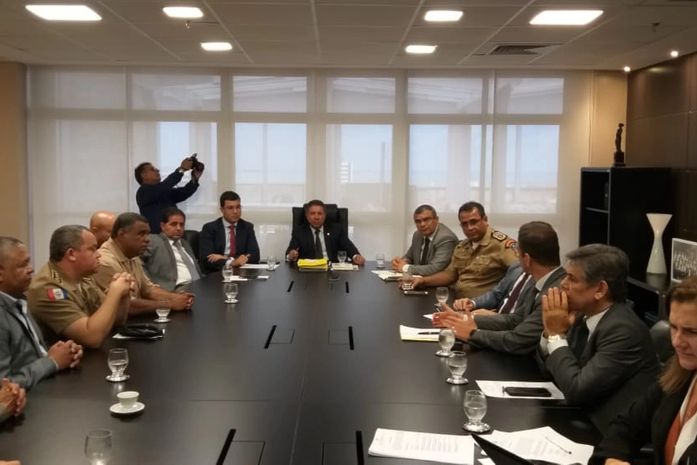 Reunião foi marcada na manhã desta segunda-feira (29)