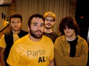 Entre mudanças na formação e persistência artística, grupo de rock se reinventa e ganha destaque na cena alternativa de Maceió