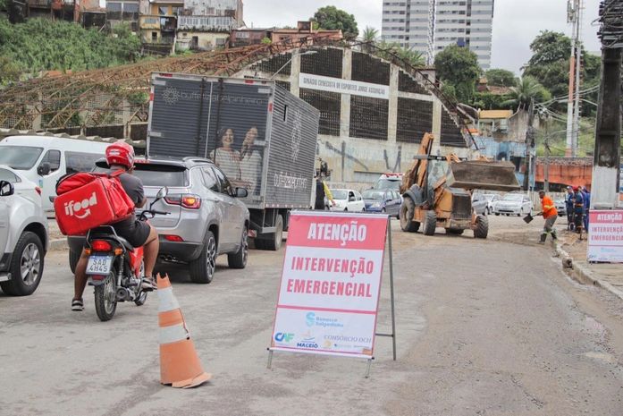 Renasce Salgadinho: Prefeitura inicia recomposição asfáltica na Ladeira Geraldo Melo