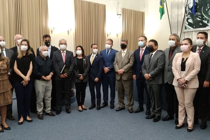 "Me sinto inteiramente confiante nos poderes constituídos alagoanos", diz Renan Filho na posse da Mesa Diretora da ALE