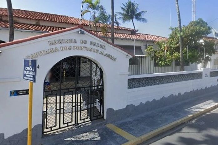 Mulher fica ferida após ser atropelada em frente à Capitania dos Portos, no Jaraguá