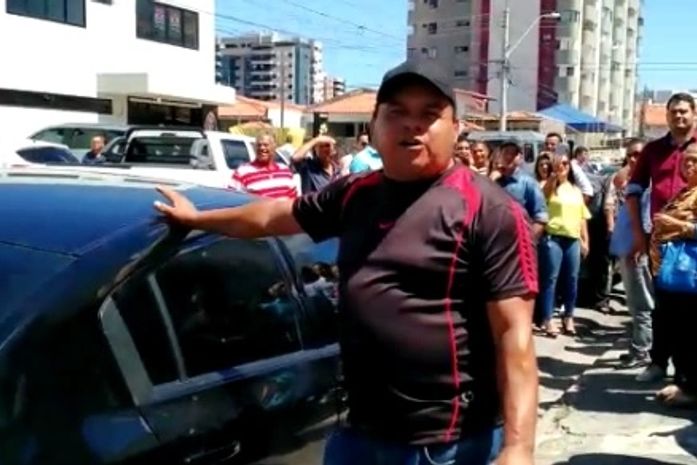 Os selfies de Mellina e os berros do vendedor de doce