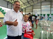 Prefeito e vice de São Miguel dos Campos entregam dezenas de óculos de grau a alunos do Sistema de Ensino 