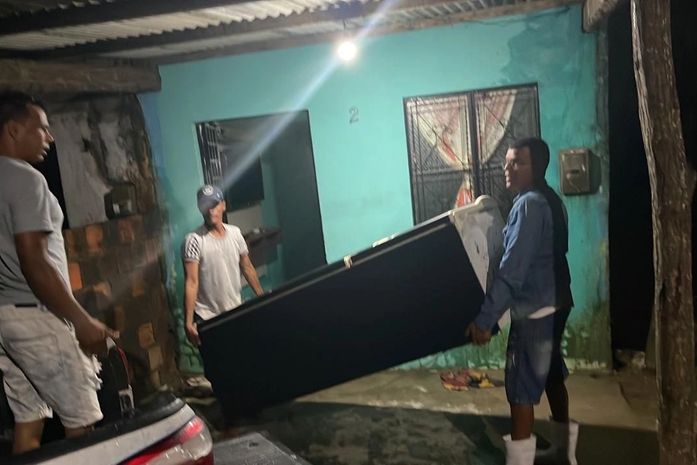 Na madrugada deste domingo houve muita mudança das famílias