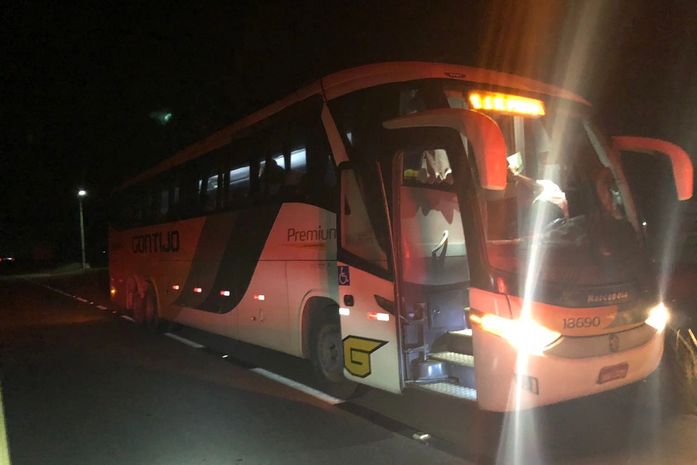 Ônibus da empresa Gontijo seguia de Recife (PE) para Aracaju (SE) com 23 passageiros.