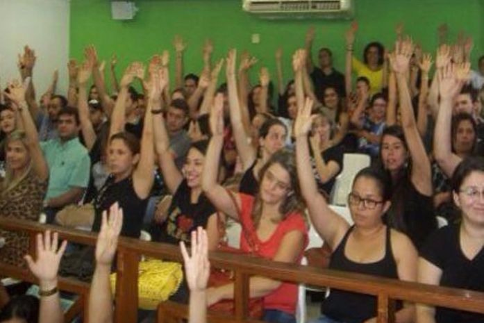 Indignados com o atraso nos salários, servidores da prefeitura de Arapiraca anunciam paralisação