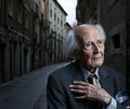 Artigo: A falta de Bauman para a “Multidão Solitária”