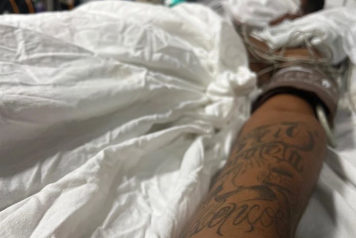 Pedro Lucas Cardoso da Silva, de 21 anos, tem uma tatuagem no braço esquerdo