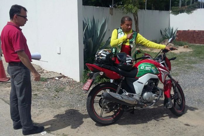 SMTT orienta mototaxistas para inspeção veicular de motocicletas em Arapiraca