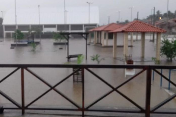 Chuvas alagam ruas do centro de Traipu