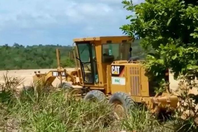 MP dá 15 dias para prefeito justificar uso de máquina pública em terreno particular