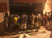 Criminosos fazem reféns e explodem agência do Bradesco no Sertão