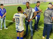 Henrique entrevistando o camisa 10 do Cruzeiro 