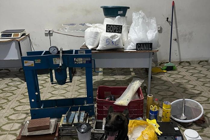 Polícia Militar desmonta refinaria de drogas e apreende mais de 51 kg de cocaína em Arapiraca; veja vídeo