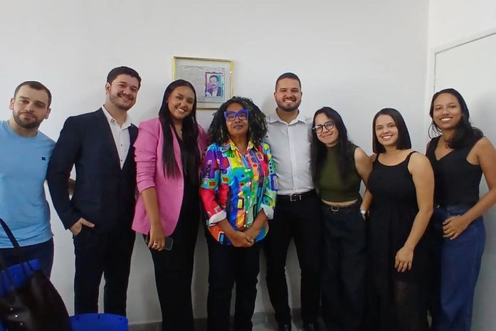 Esta ativista, Arísia Barros,  recebeu convite para o lançamento do Núcleo de Base da Juventude do PDT, e foi