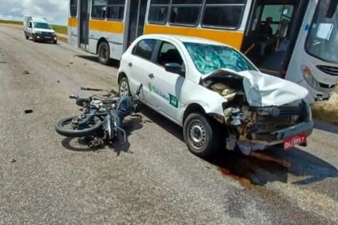 Acidente entre taxi e motocicleta deixa dois homens mortos na AL-105, na Zona da Mata de AL