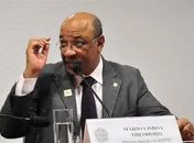 E, Mário Theodoro se foi. Tchau, querido!