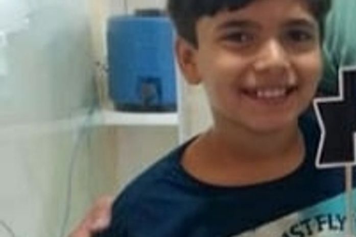 Menino de 11 anos morre com tiro no peito após arma disparar acidentalmente