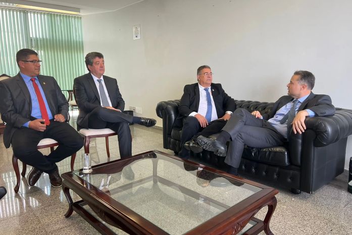 Prefeito George Clemente se reúne com senadores em audiência no Senado Federal