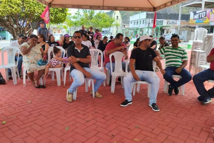 Em Boca da Mata/AL servidores comemoram seu dia protestando contra administração de Bruno Feijó