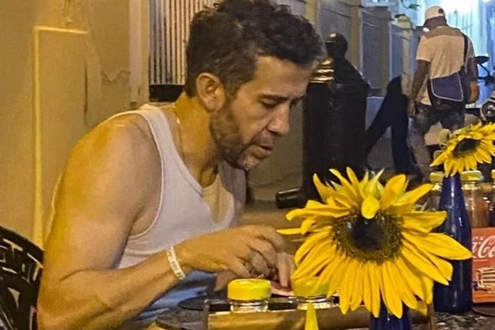 Em Cuba, Janones dá “piti” por conta em bar