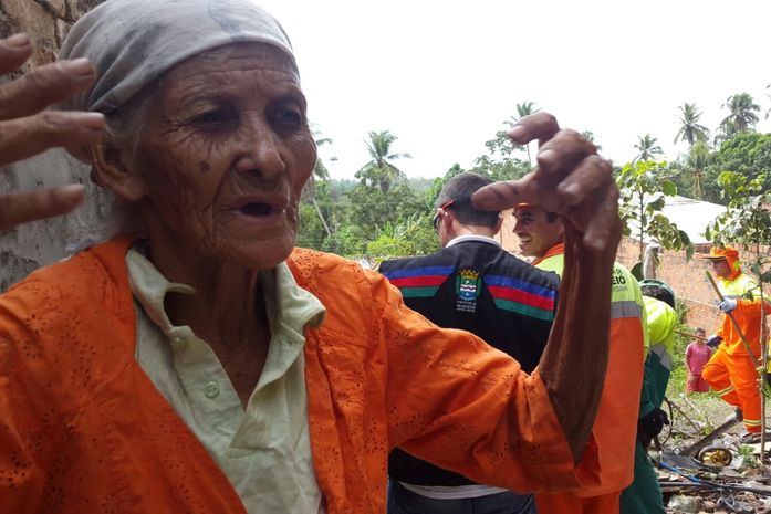 Idosa acumulava mais de 10 toneladas em residência