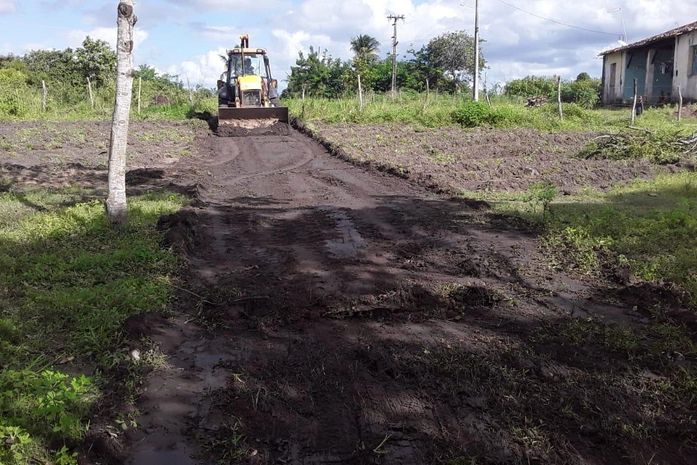 Apoio ao agricultor: equipe realiza ações de melhorias no Assentamento do MST em Anadia
