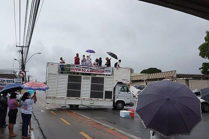 Protesto foi realizado em frente a sede do MPF, no bairro do Barro Duro, em Maceió.