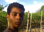Jovem é assassinado a tiros próximo a cemitério 