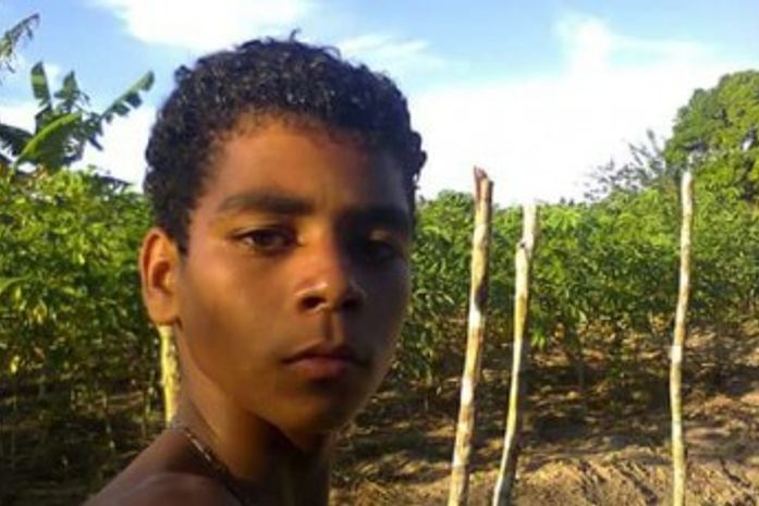 Jovem é assassinado a tiros próximo a cemitério