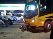 Acidente envolvendo ônibus escolar deixa uma pessoa ferida